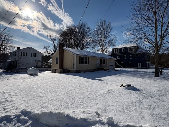 Building Photo - New to the rental market, charming 2 bedroom single family home in Wilmington, MA