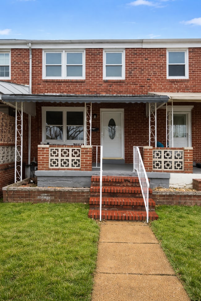 Building Photo - Updated 3BR Home with Finished Basement, & Fenced Yard