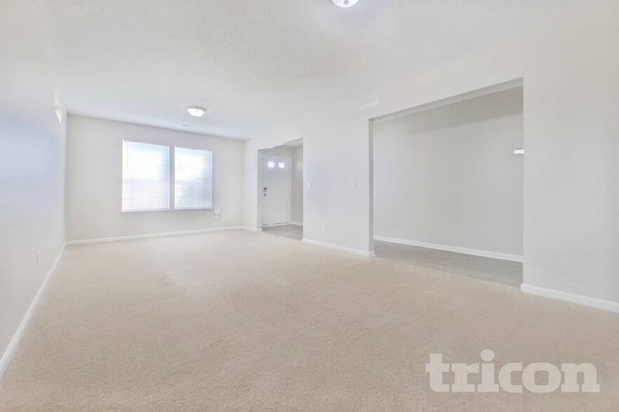 Building Photo - 390 Fox Trot Dr