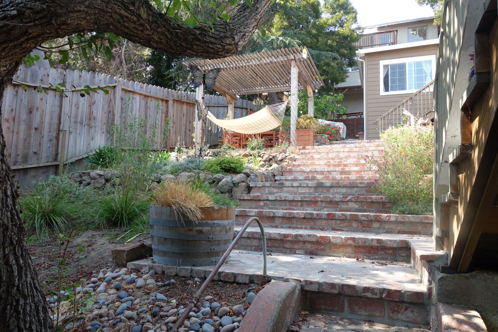 Building Photo - 575 Valle Vista Ave