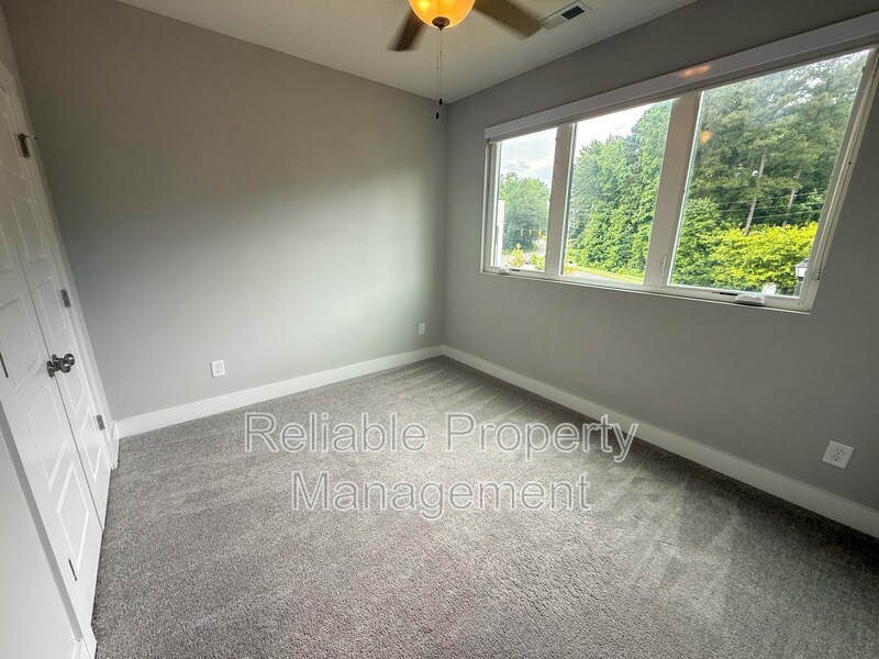 Building Photo - 37 N Laird Dr
