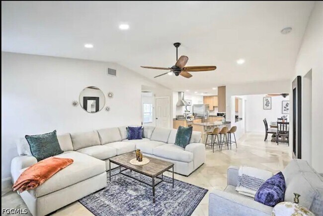 Building Photo - 2806 SW 38th Terrace