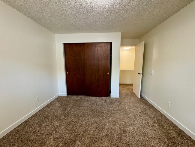 Building Photo - Move-In Ready 2-Bedroom 1 Bathroom Apartme...