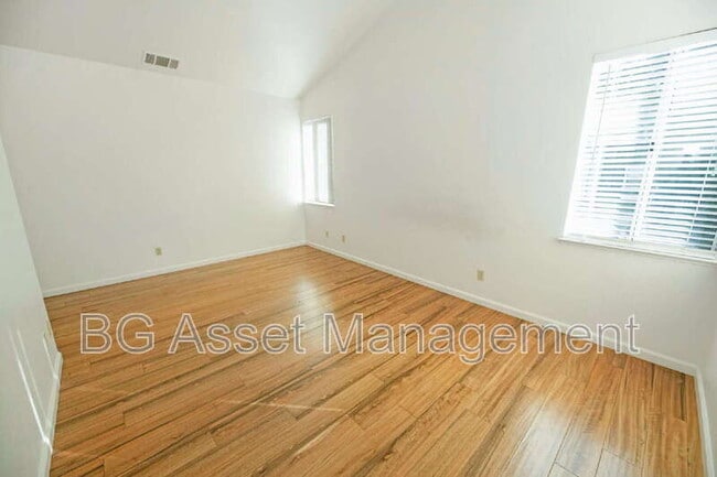 Building Photo - 295 Avalon Cir