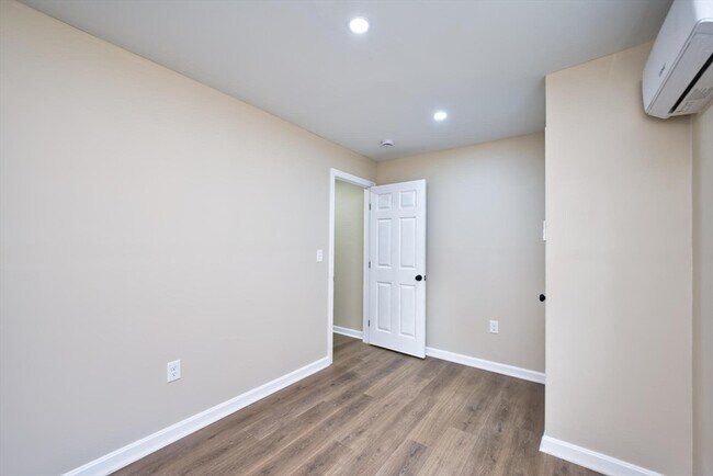 Building Photo - 4 Water St