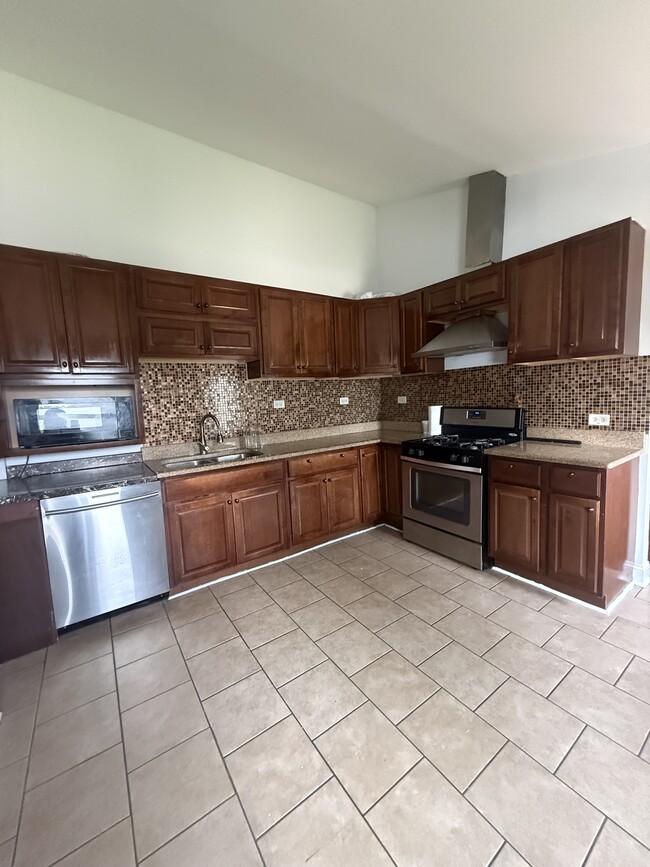 Kitchen - 100 Granada Rd