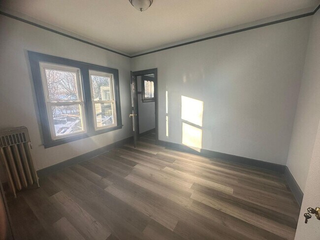 Building Photo - Move in Special!!! NEWLY UPDATED 3 B!EDROO...