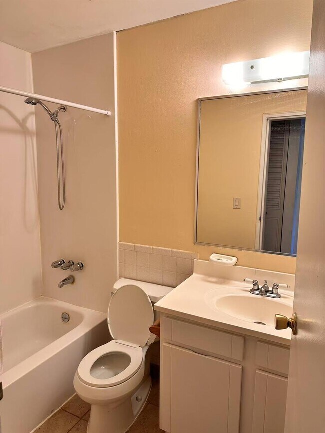 Building Photo - 154 Storm Dr