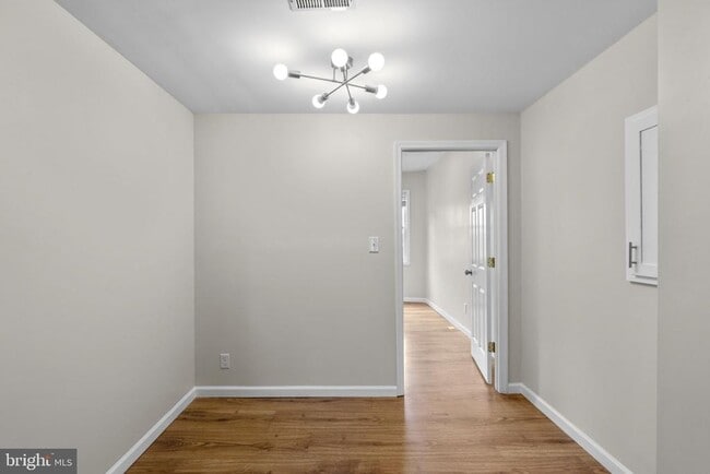 Building Photo - 1305 Light St
