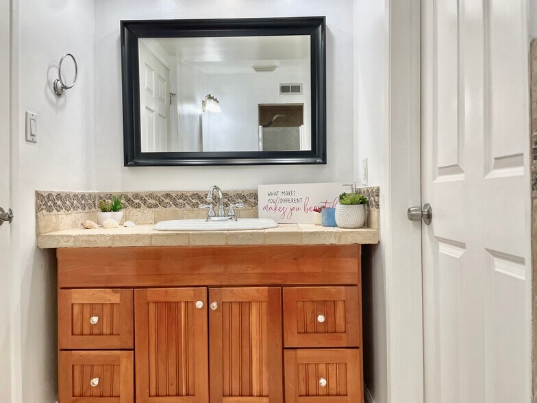 Building Photo - 8781 La Grand Ave