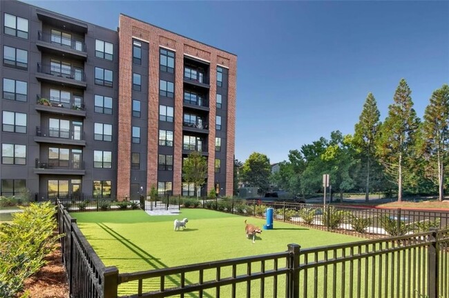 Building Photo - 2180 Shadowood Pkwy