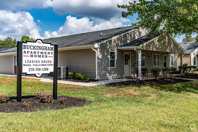 Buckingham Leasing Office - Buckingham Apartments