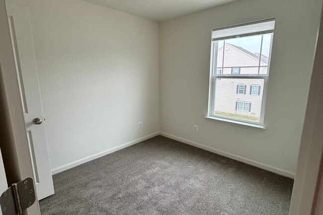 Building Photo - 2537 Westwind Blvd