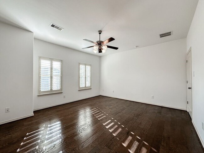 Building Photo - 14 Spincaster Drive