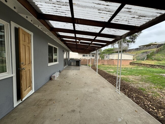 Building Photo - 4 Bedroom / 2 Bathroom home for rent