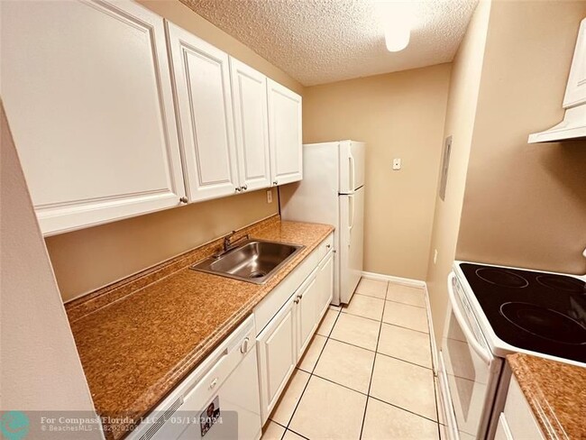 Building Photo - 1162 Lake Terry Dr