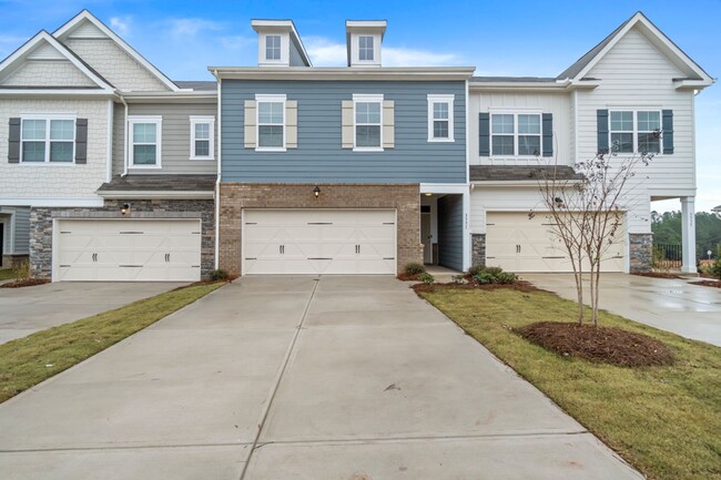 Building Photo - Like Brand New Luxury Townhome in Matthews!