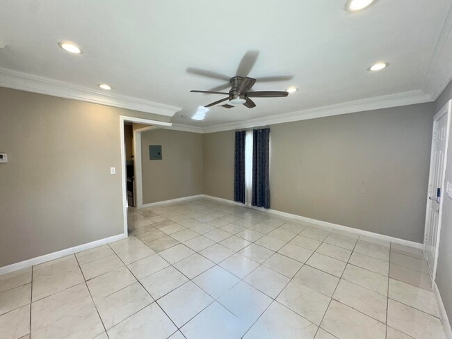 Building Photo - 839 NW 16th Terrace