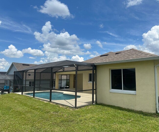 Building Photo - 838 Hillcrest Dr