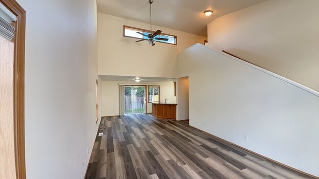 Building Photo - 50% OFF One Month's RENT! 3 Bedroom 2 Bath Renovated House with/ Fenced Backyard on Dead End Street