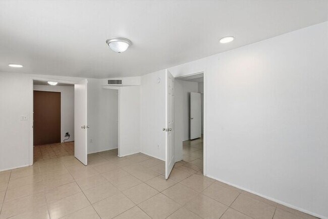 Building Photo - Bright 3-Bed Tucson Rental Home with Expansive Fenced Backyard Near U of A