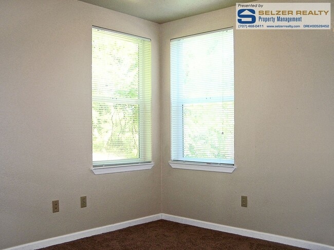 Building Photo - Roomy 3 bd. Westside home w/ great curb appeal!