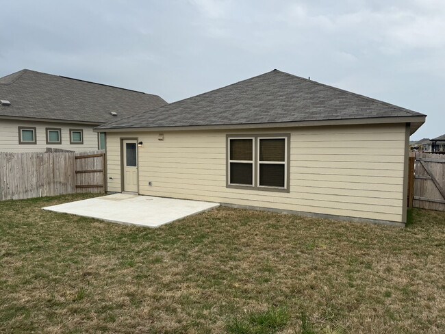 Building Photo - Adorable 4 bedroom 2 bath home in Heatherf...