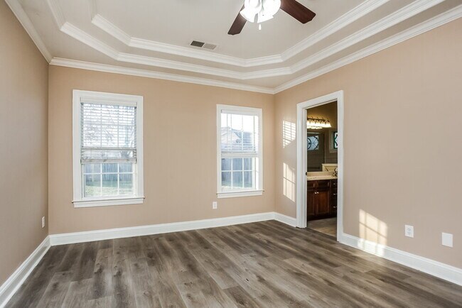 Building Photo - 3045 Roseleigh Dr