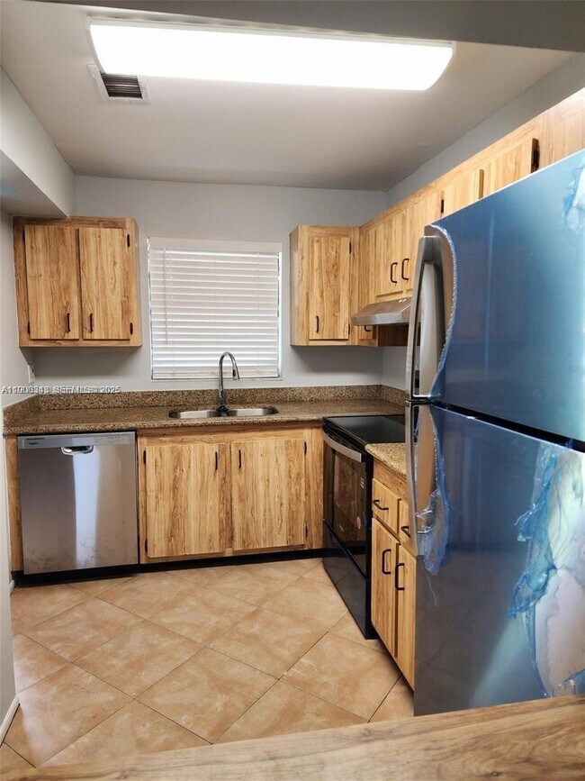 Building Photo - 6061 Shaker Wood Cir