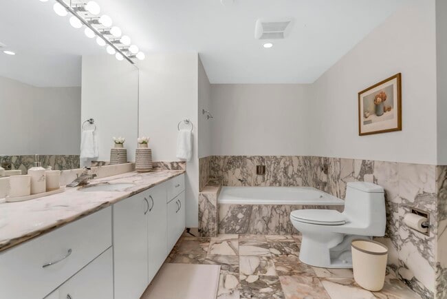 Building Photo - 4301 N Ocean Blvd