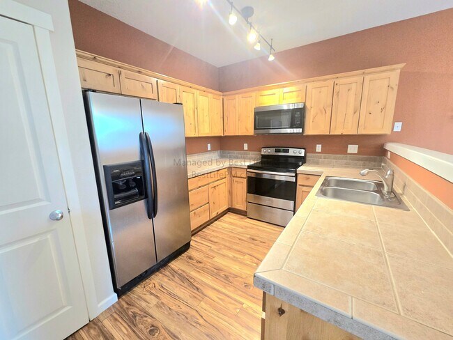 Building Photo - 17923 SW Niks Dr