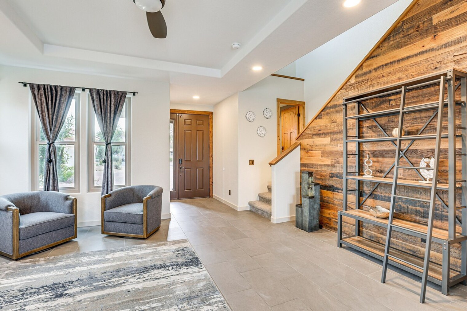 Building Photo - 13716 W Cypress St