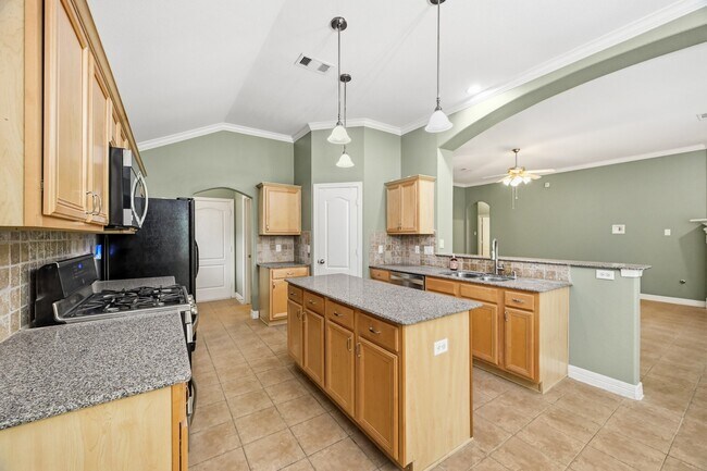 Building Photo - 8218 Silver Lure Dr