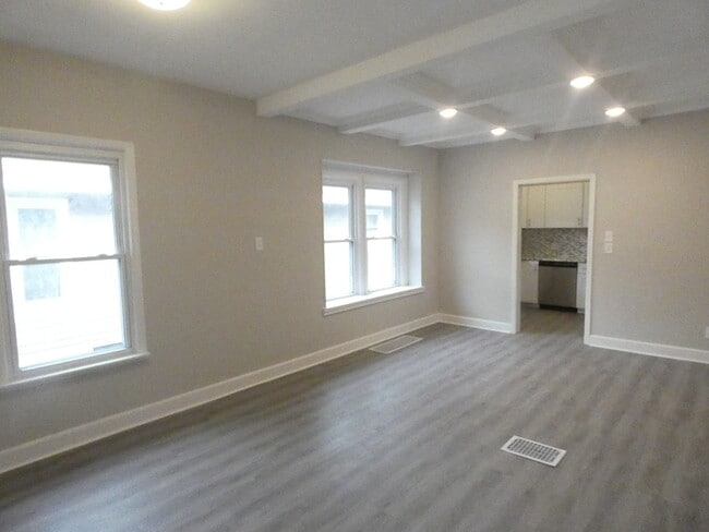 Building Photo - Hot Area-All redone-North Kansas City Home