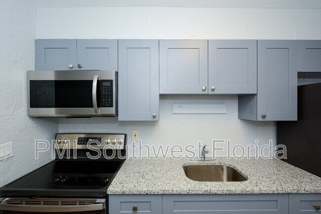 Building Photo - 2519 9th Ave W