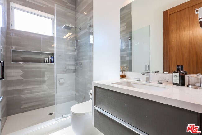 Building Photo - 912 N Crescent Heights Blvd