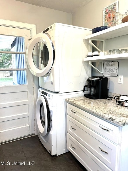 Building Photo - 1323 3rd St