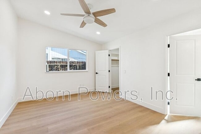 Building Photo - 9752 Woodhollow Way