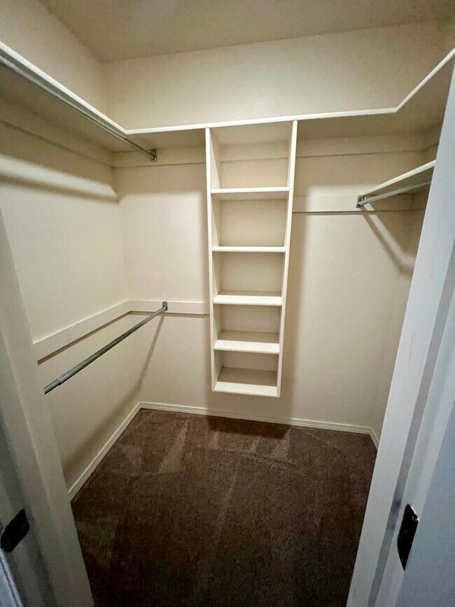 Building Photo - Beautiful 4 Bedroom House For Rent **ASK A...