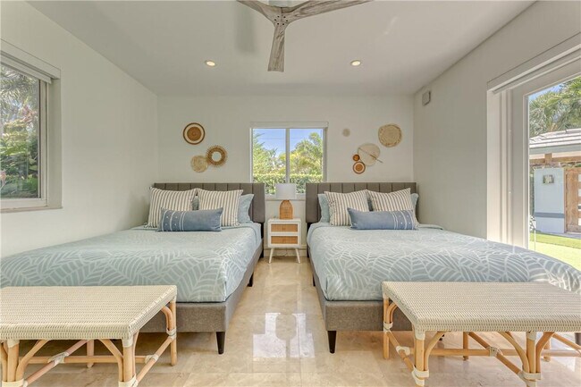 Building Photo - 268 Imperial Ln