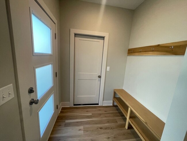 Building Photo - 1823/25 Hickory Creek