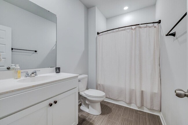 Building Photo - Spacious 4BR Home in Rincon with Fenced Yard & Modern Comforts