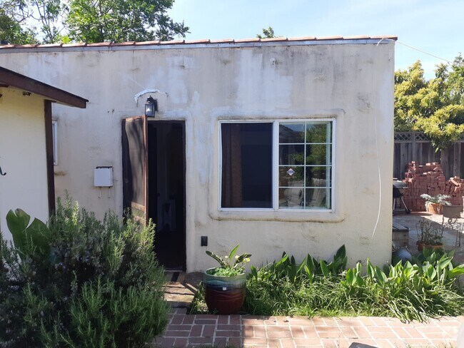 Building Photo - 1118 Hollyburne Ave