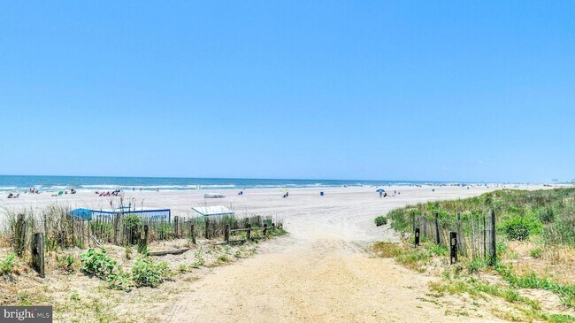 Building Photo - 108 S Montpelier Ave