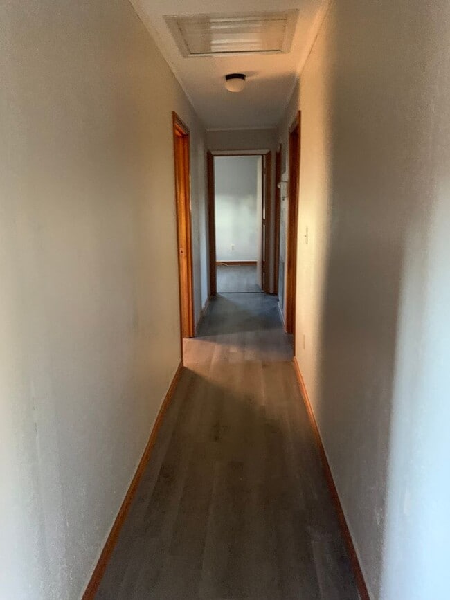 Building Photo - 3 Bedroom / 1.5 Bath One level Home  Gray TN 37615
