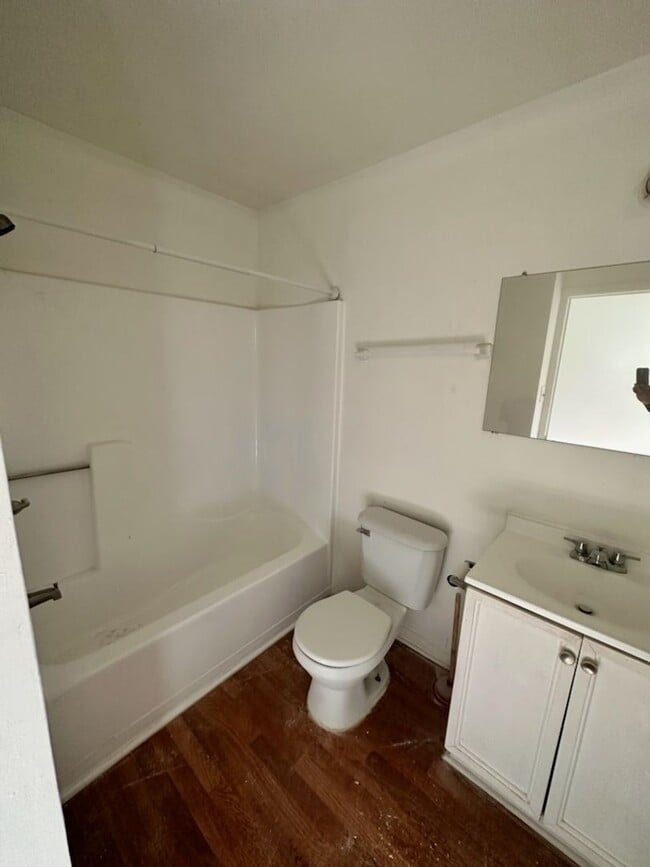 Building Photo - Affordable rowhome close to downtown Balti...