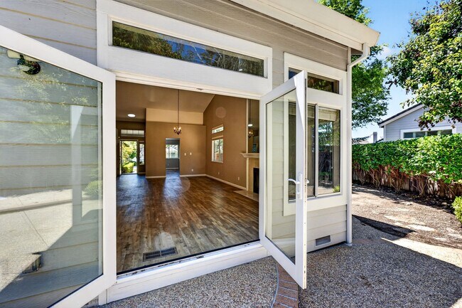 Building Photo - Single-Story Black Diamond Beauty on a Quiet Court with Private Backyard!!