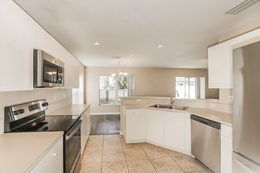 Building Photo - 11237 Cocoa Beach Dr