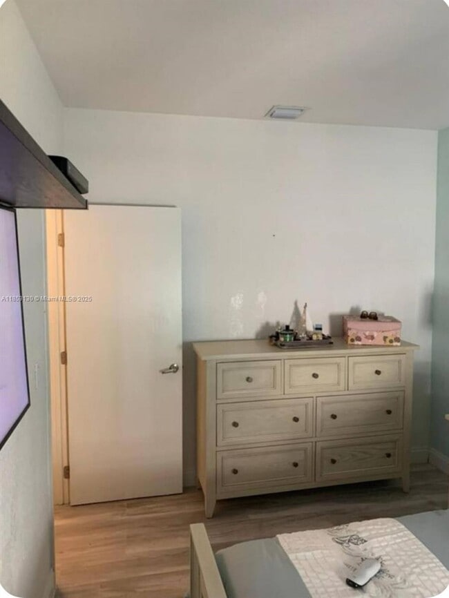 Building Photo - 1455 N Treasure Dr