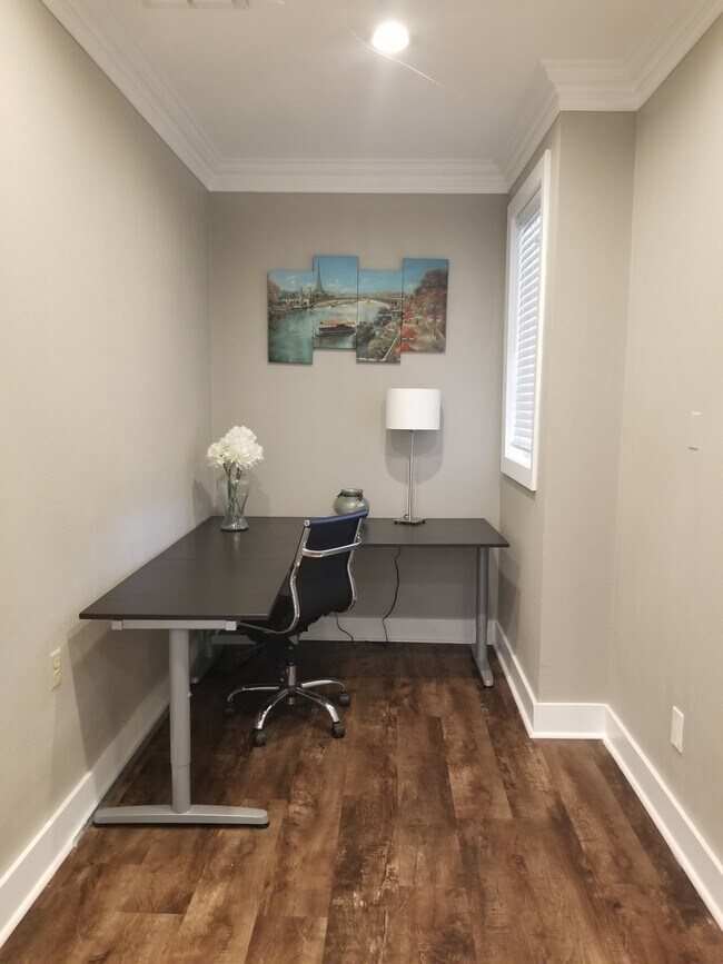 Business nook in clubhouse! Free internet! - 935 La Posada Dr